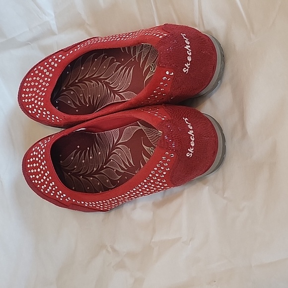 Skechers Red Flat Loafer With Silver Studs - Picture 3 of 6